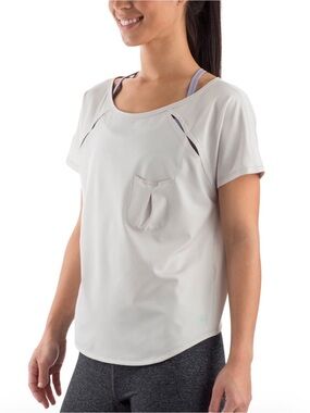 MEC - Essence Tee in Cement (Ash). Chest pocket, Dovetail hem. Small P2P 19”